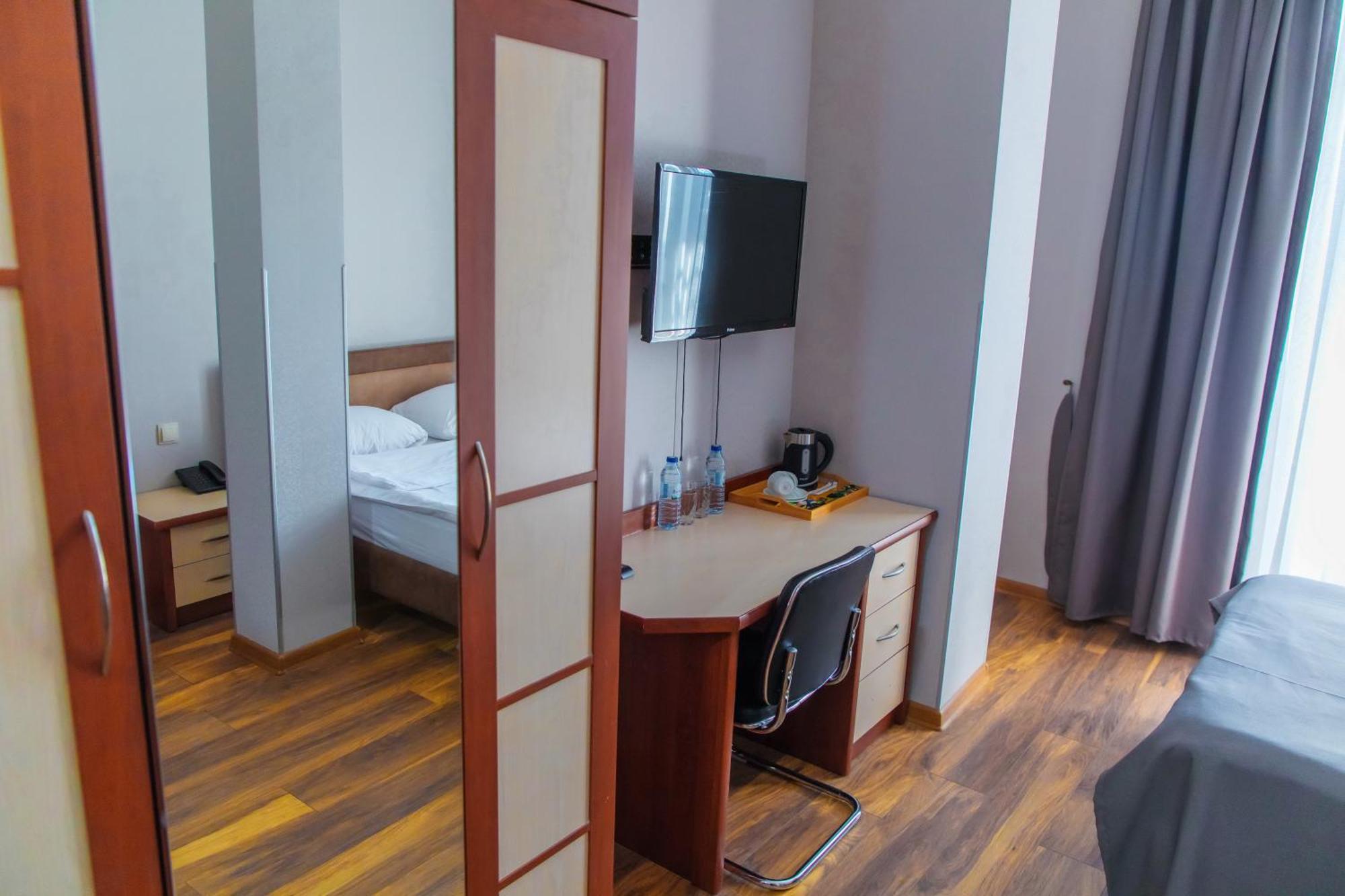 Irmeni Hotel Tbilisi Exterior foto